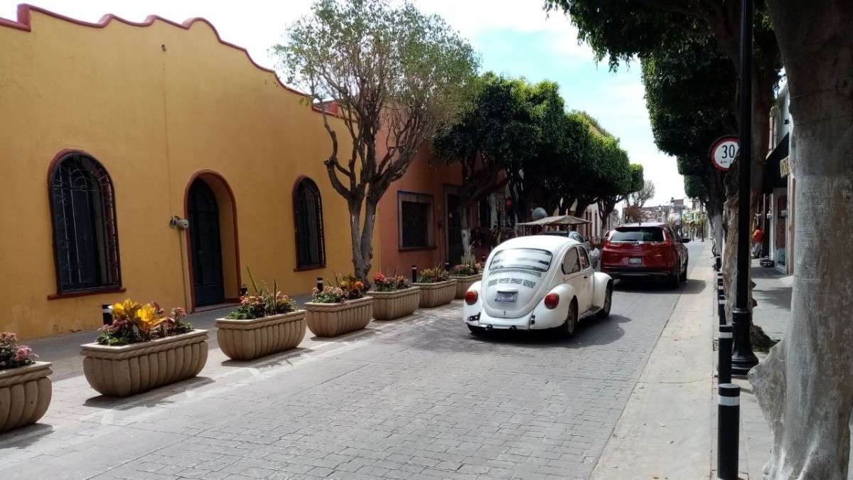 Desata reclamos morenistas eliminación de cajones de estacionamiento en San Juan de Dios