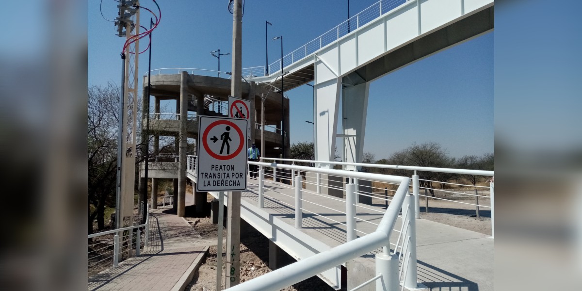 ¡Por fin! Entregan puente peatonal en bulevar Morelos
