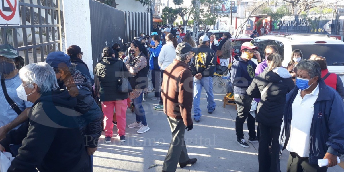 Enfrentan en Cortazar desorganización, largas filas y llegada de “gandallas”