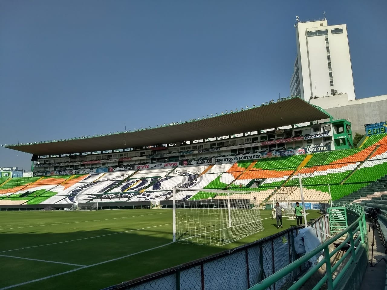 Arranca proceso para comprar el Estadio León