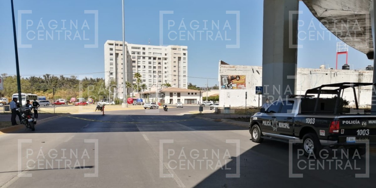 Tránsito es baleado al intentar detener asalto a un Oxxo