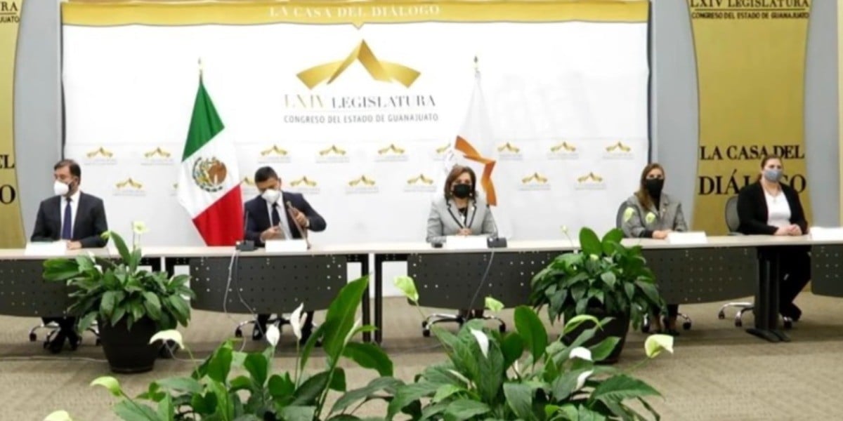 ‘Fiscalizan’ diputados informe de Zamarripa