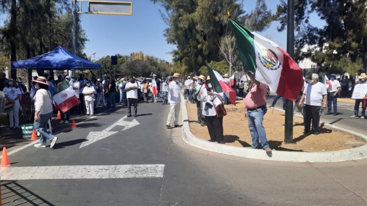 Se suman leoneses a juicio ciudadano en contra de AMLO