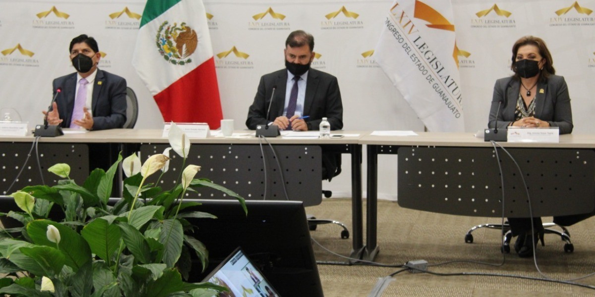 Diputados comparten sus conocimientos en la Cumbre Internacional Legislativa