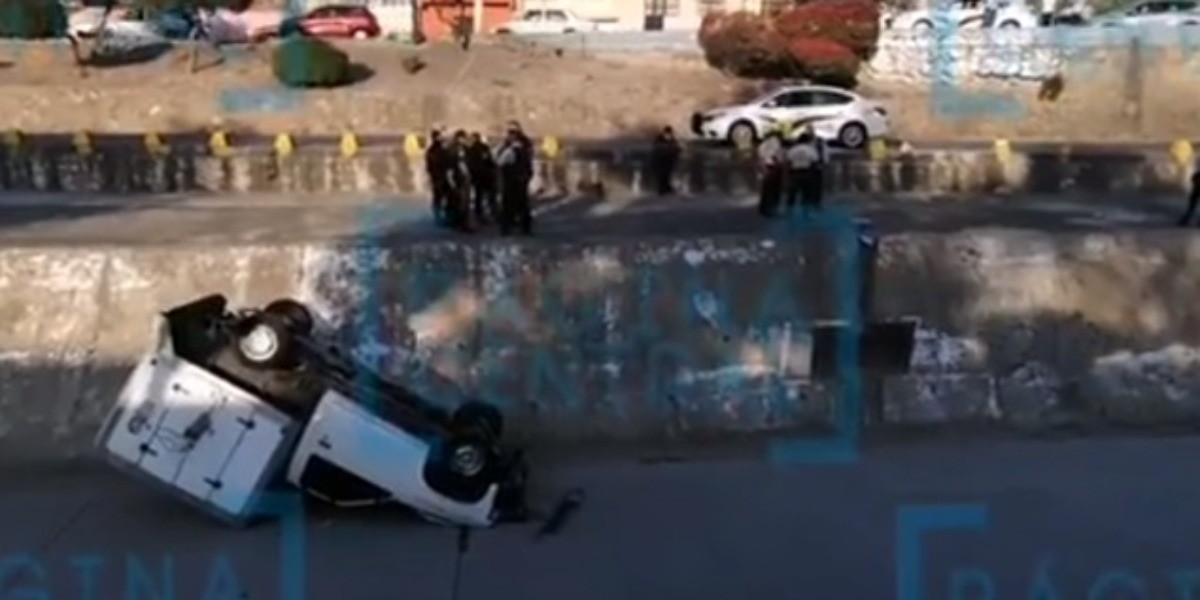 Pierde el control y se vuelca en el Malecón del Río