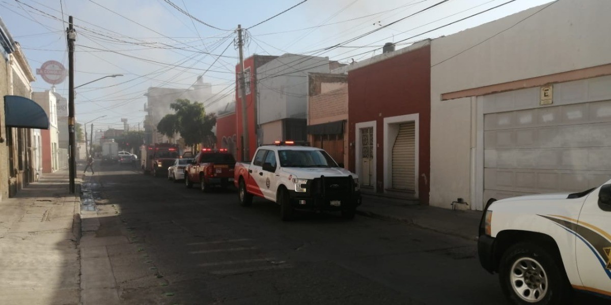 Se incendia barbería en zona centro de León