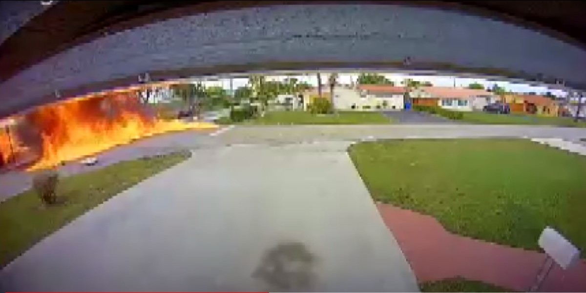 #VIDEO | Avioneta se impacta contra una camioneta; fallecen tres