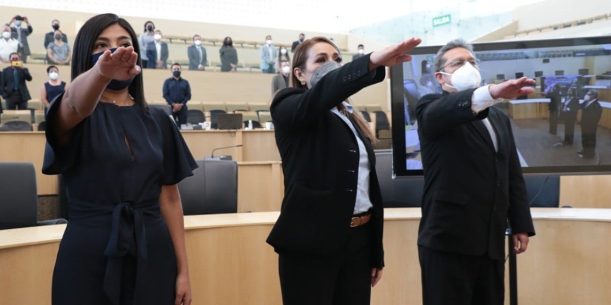 Rinden protesta diputados suplentes