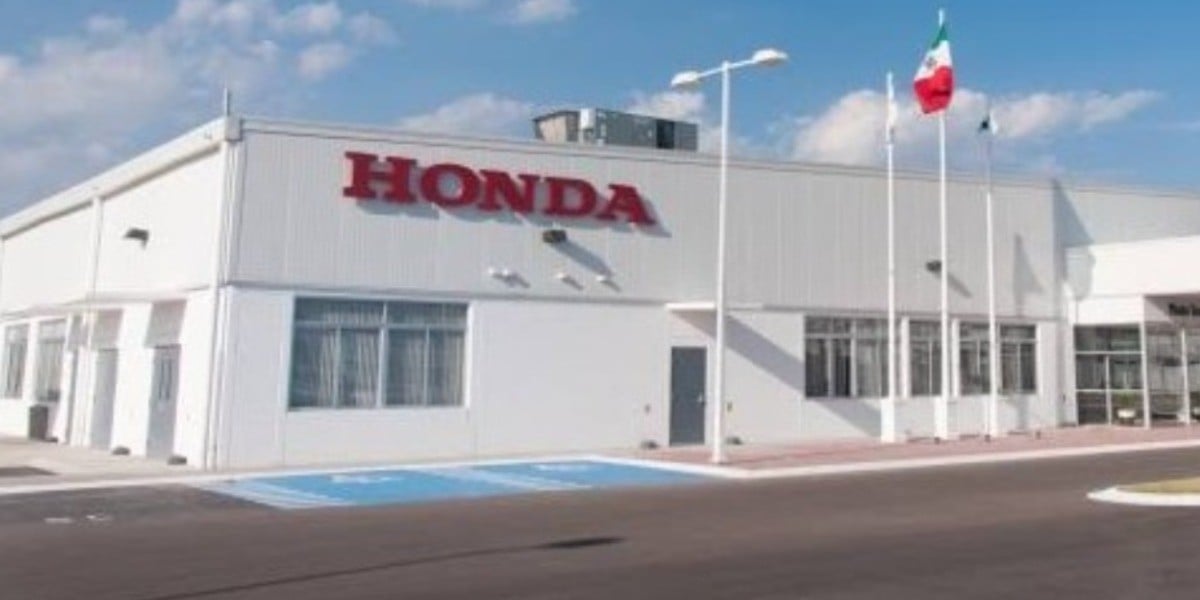 Honda y Toyota paran labores