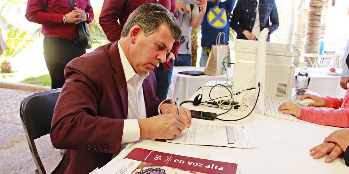 Completa Sheffield su registro como candidato a la Alcaldía de León