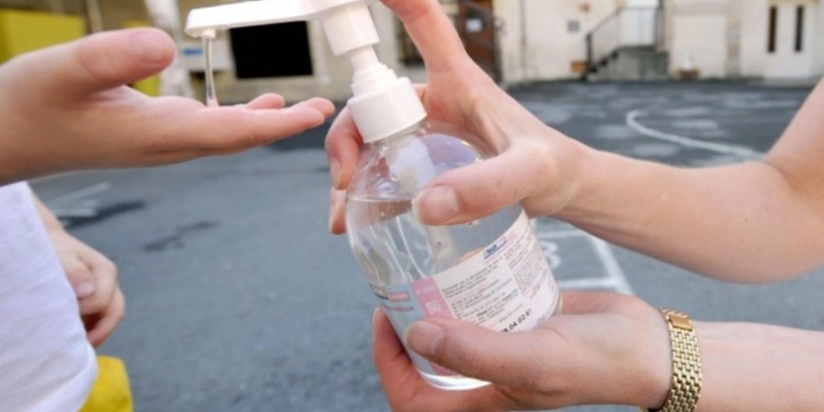 Alertan por riesgo de intoxicaciones en niños por el uso de alcohol en gel