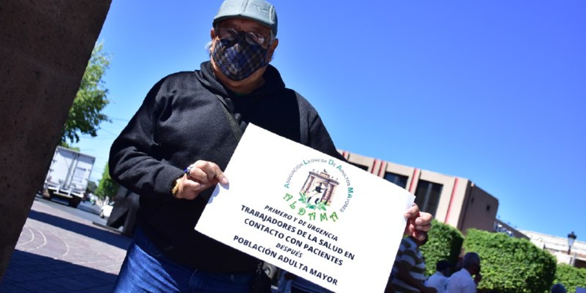 Piden adultos mayores de León claridad en el proceso de vacunación