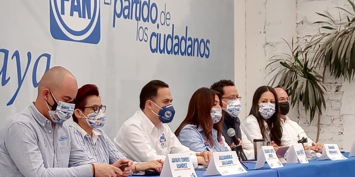 Prometen panistas cambiar el rumbo del país en arranque de campañas