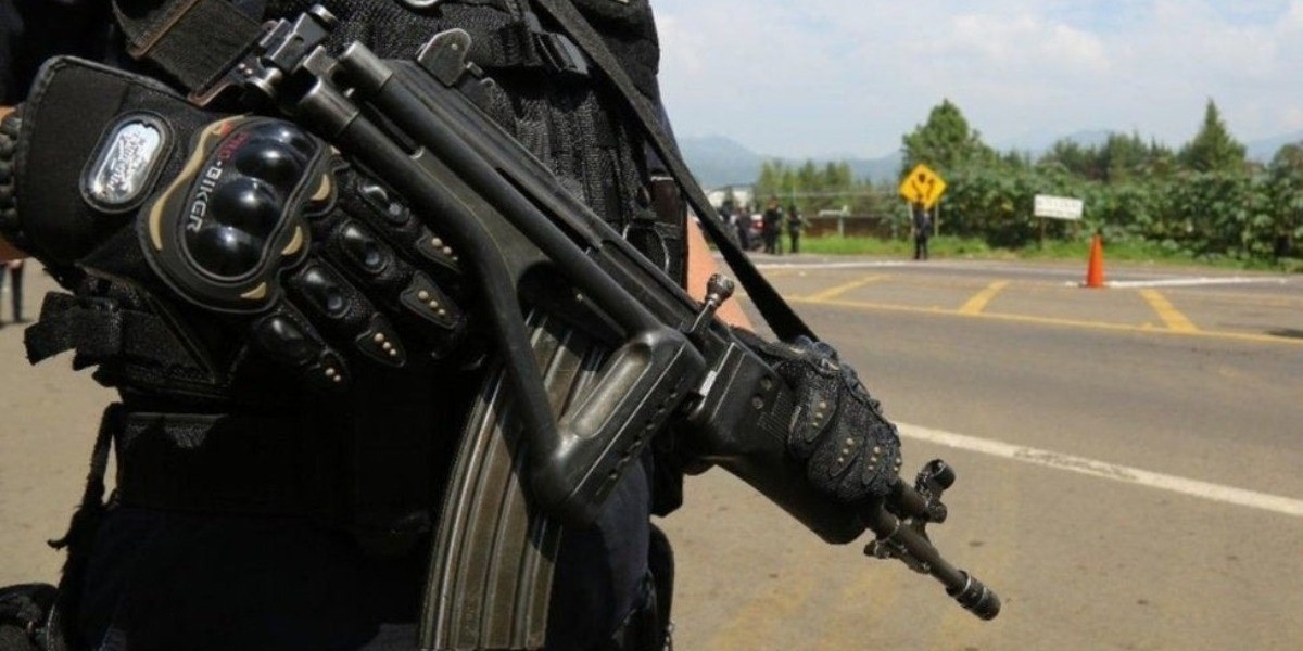 Ataque en Irapuato deja dos policías fallecidos y tres agresores muertos