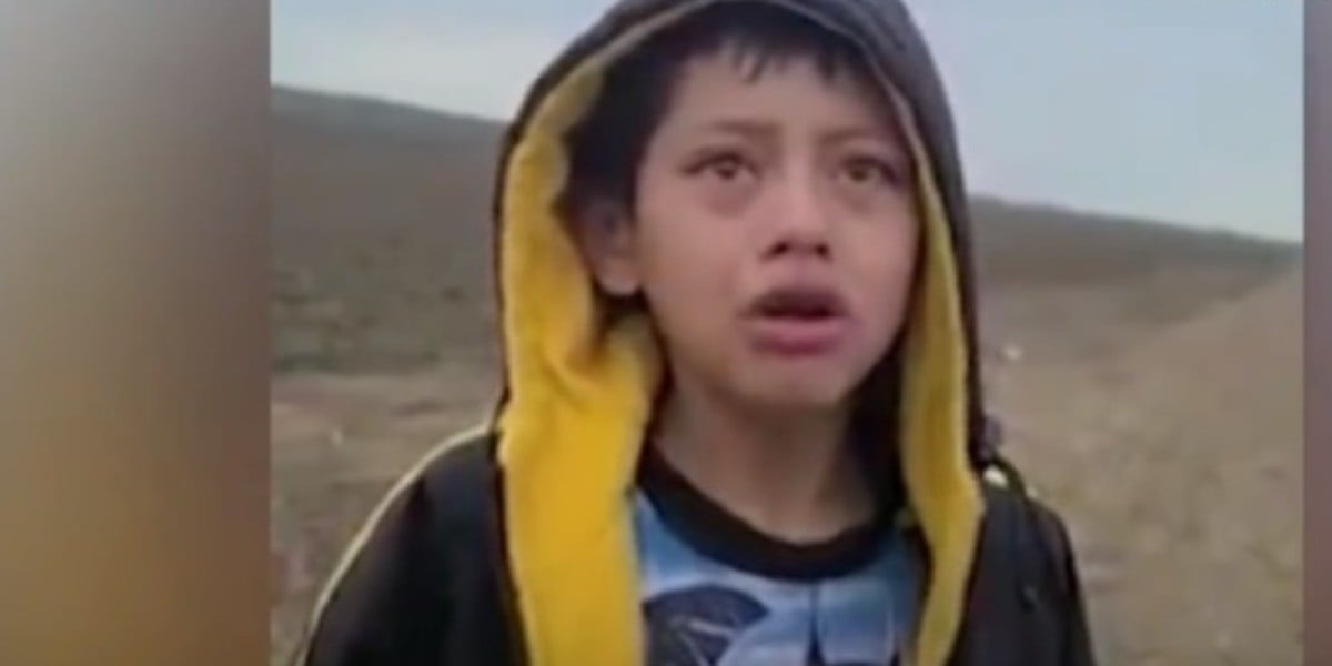 #VIDEO | 'Polleros' abandonan a niño; “me dejaron botado”, dice llorando