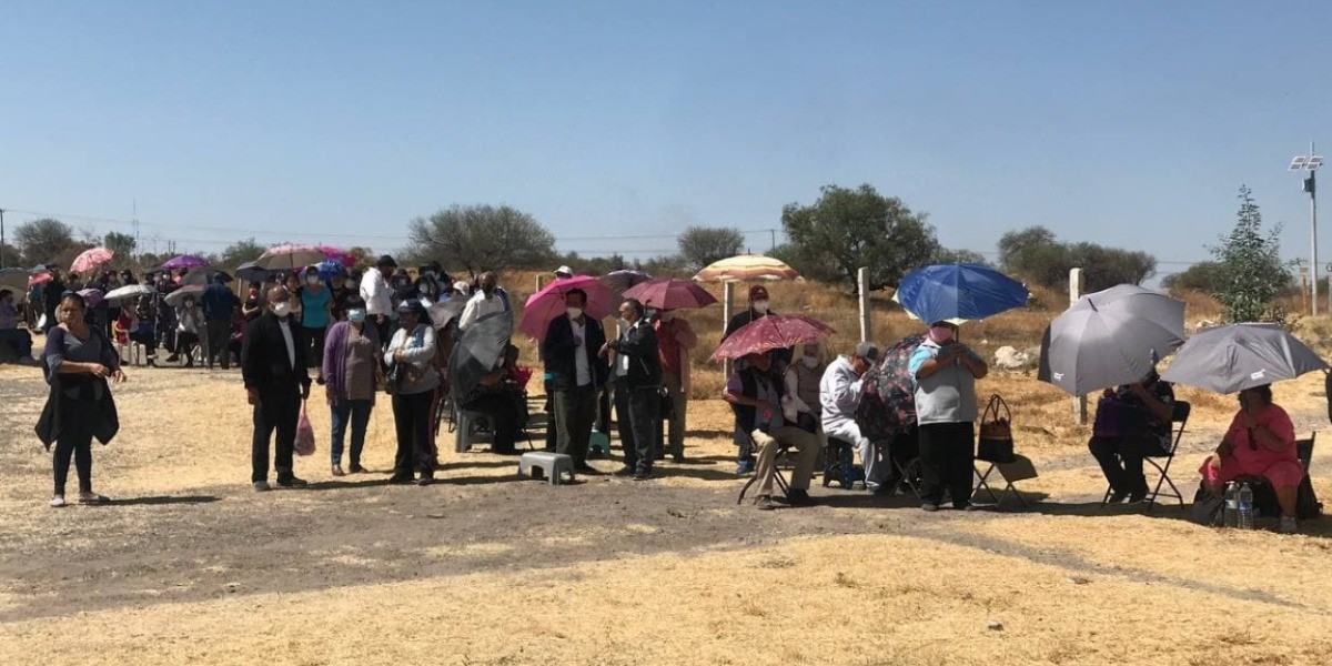 Quienes vendan lugares en la fila de las vacunas serán detenidos; ¡repórtalos!