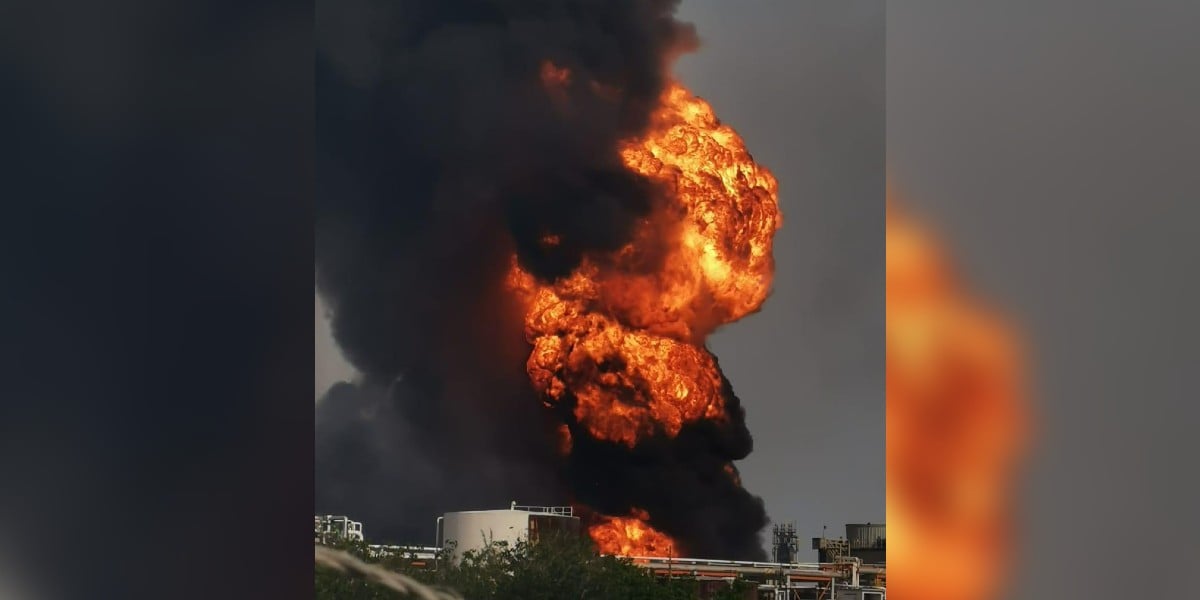 Se reporta explosión e incendio en planta de Pemex en Minatitlán