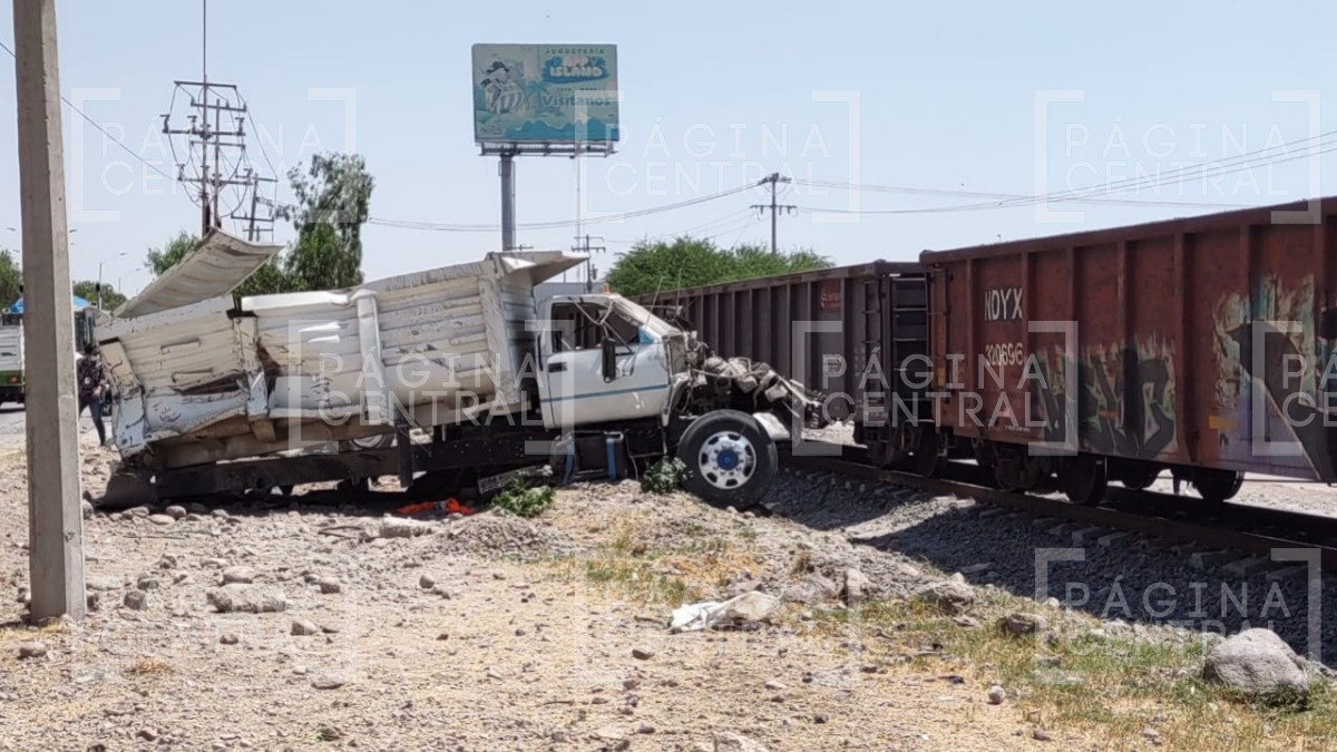 ¡Trenazo!, conductor de tolva intentó ganar el paso al tren