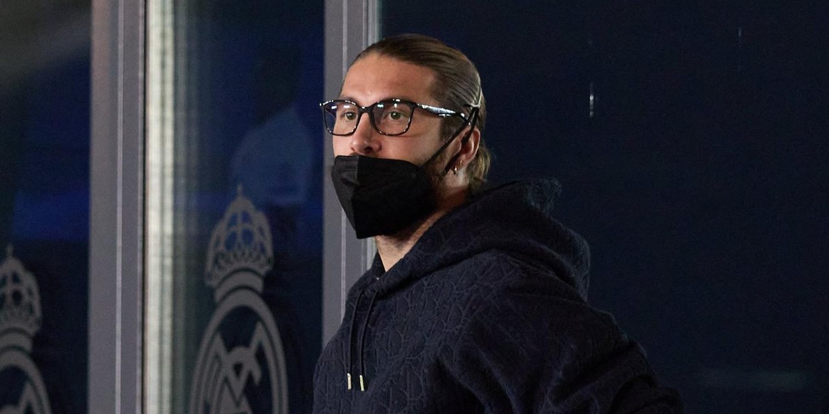 Sergio Ramos da positivo por COVID-19