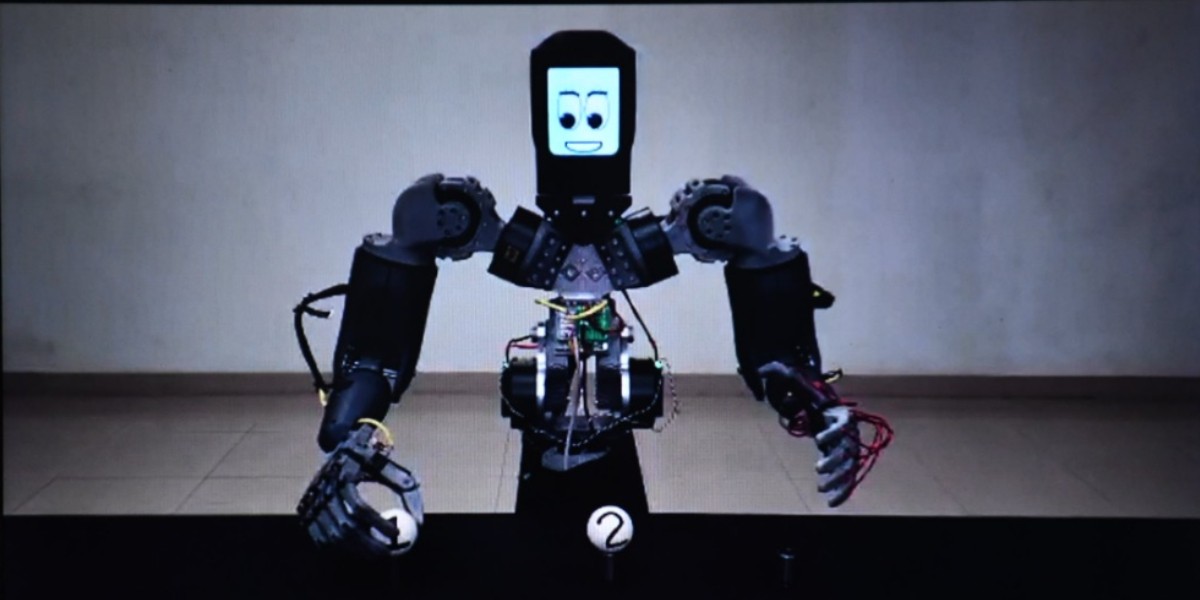 Robot irapuatense competirá en concurso internacional de robótica