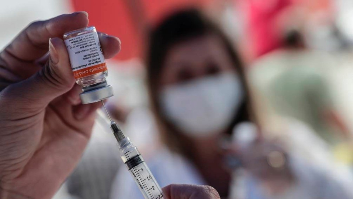 En mayo vacunarán a adultos de 50 a 59 años