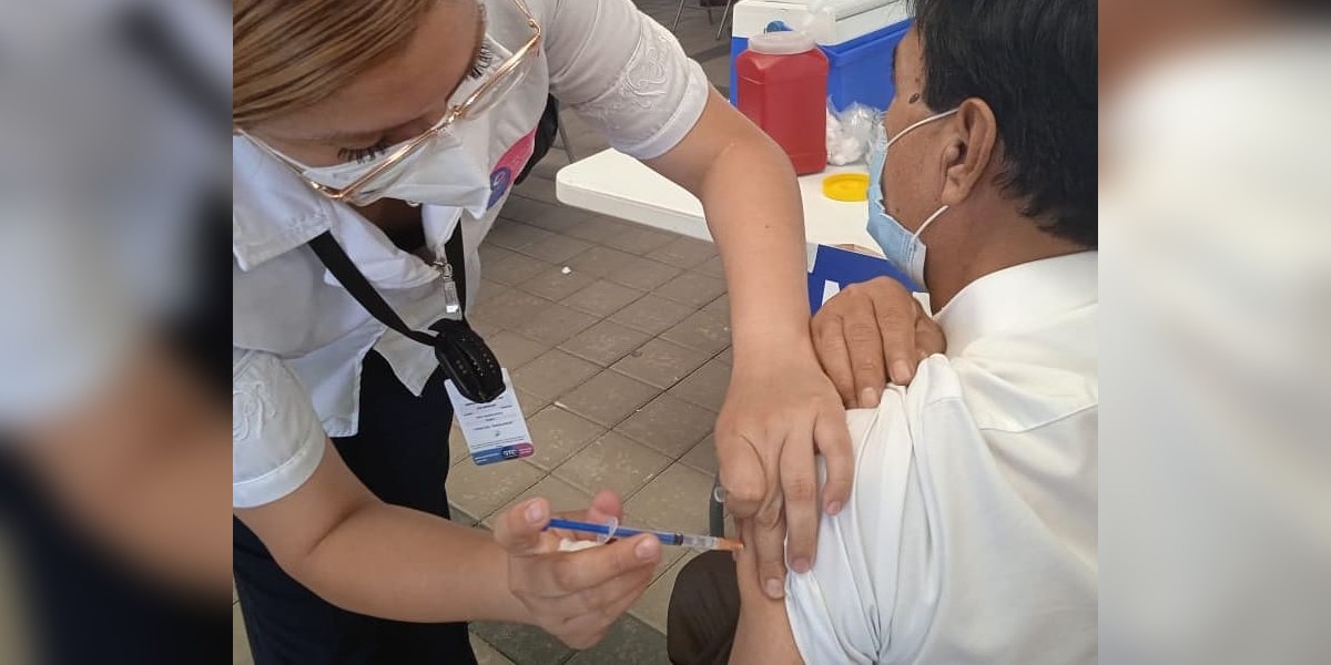 Llega vacuna Sinovac para adultos mayores de ocho municipios
