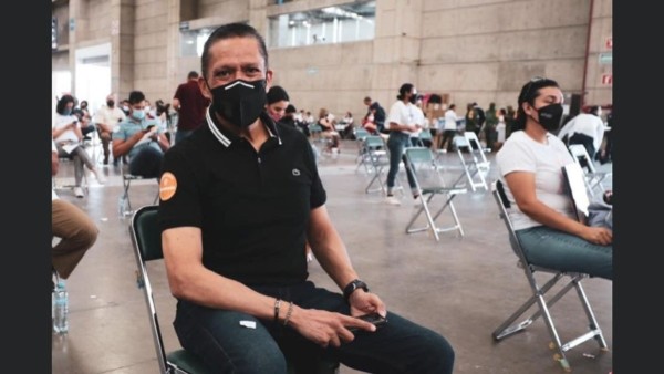 Vacunan a rector de la UG; anuncia plan de regreso gradual a las aulas