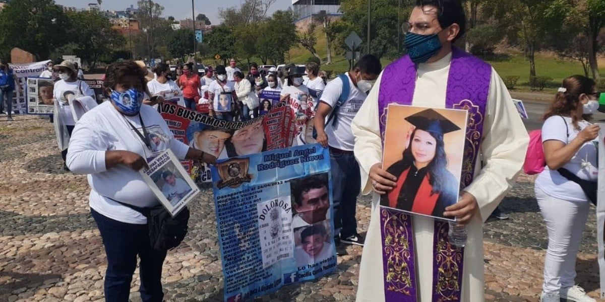 Gritos de justicia apagan cantos de celebración del 10 de mayo