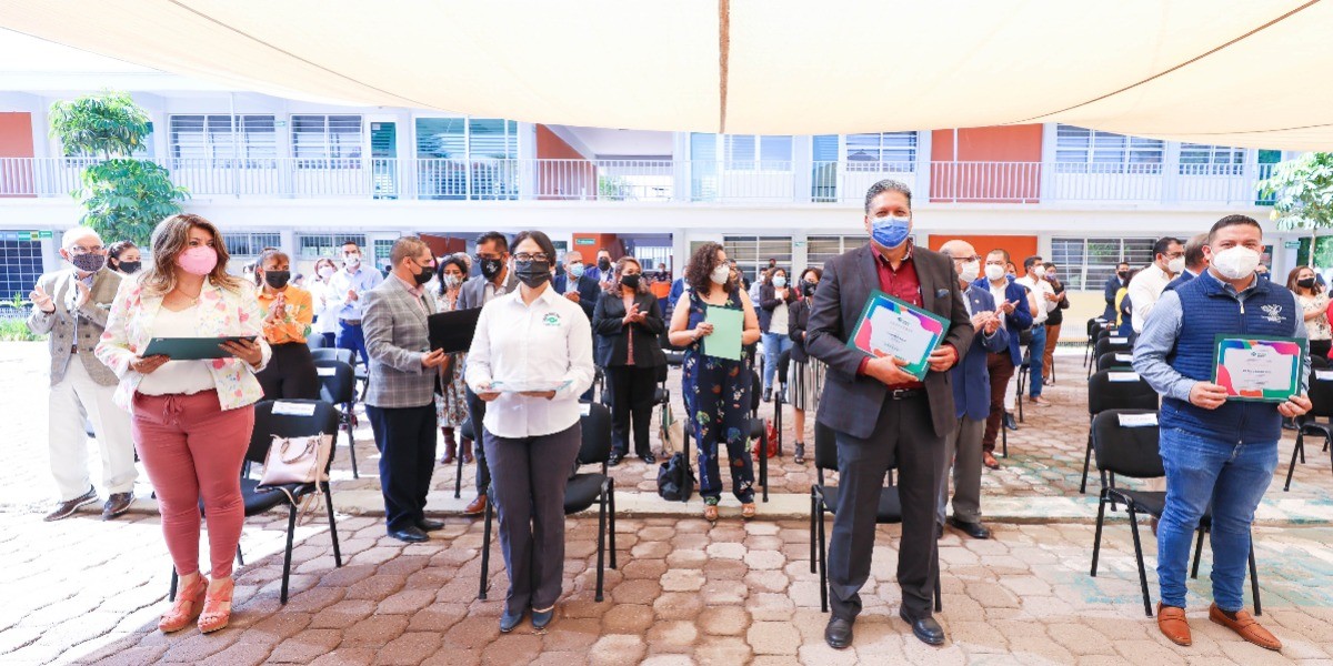 Reconocen a maestros por su trabajo durante la pandemia