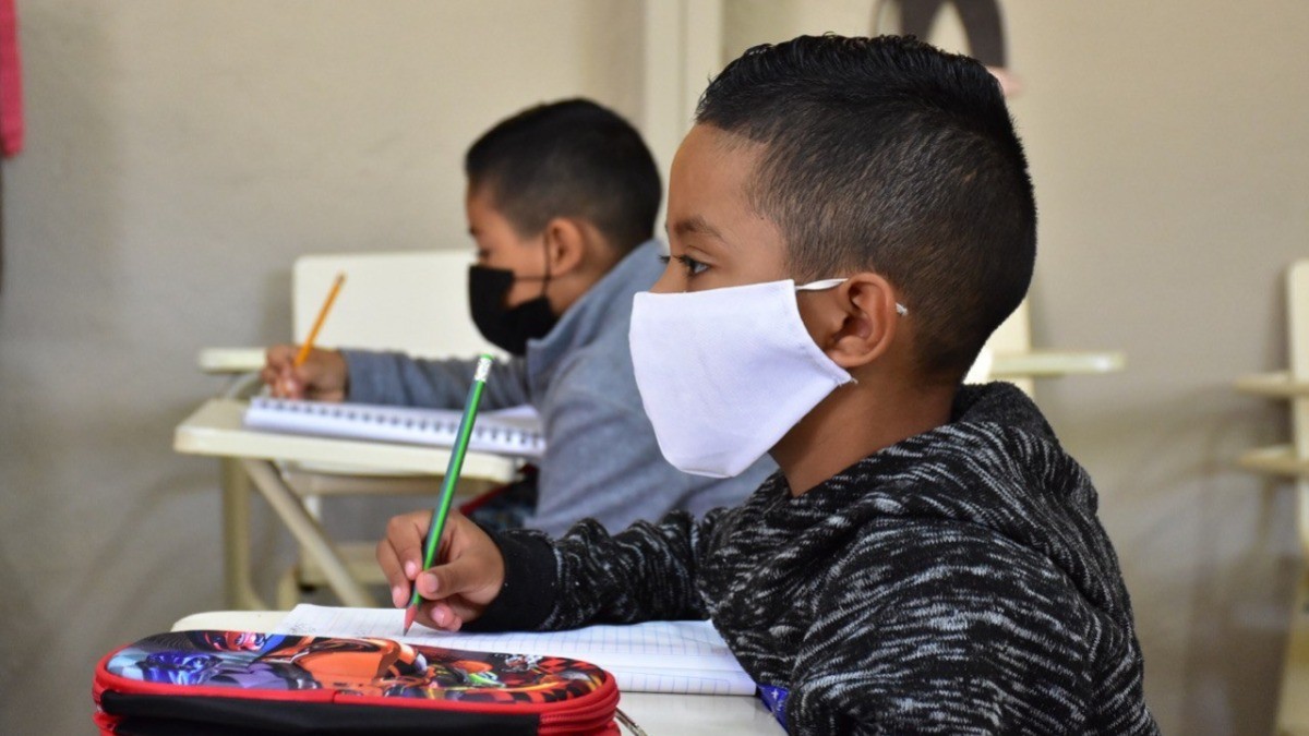 Confían empresarios en que clases presenciales reactivarán economía