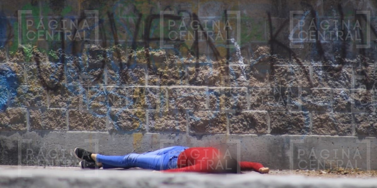 Ejecutan a mujer y dejan su cuerpo tirado en la Santo Domingo