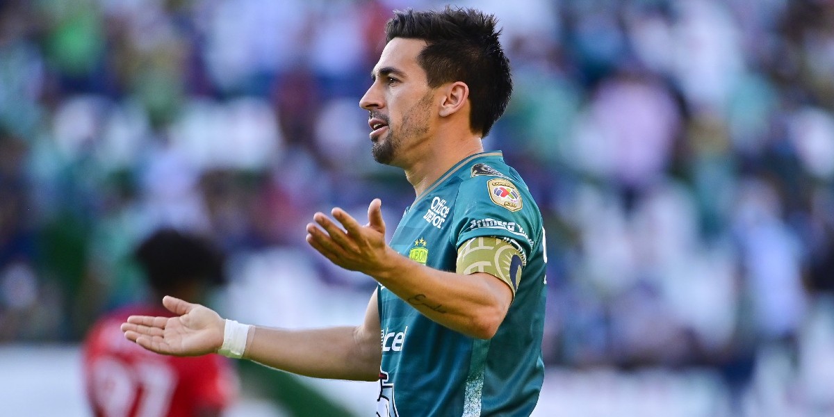 Fernando Navarro espera al mismo León ofensivo con Ariel Holan