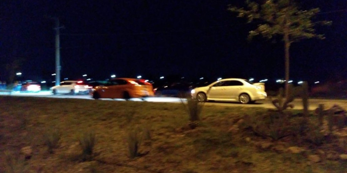 #VIDEO | ‘Arrancones’ en bulevar Saucillo ponen en peligro a leoneses