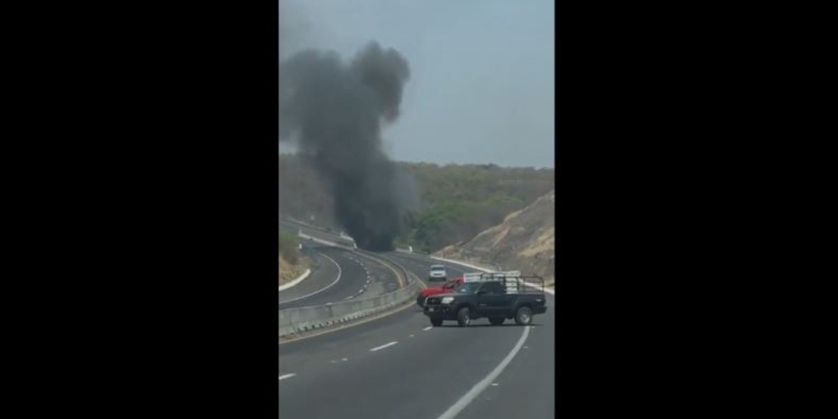 Arde ‘Tierra Caliente’ con bloqueos y quema de vehículos