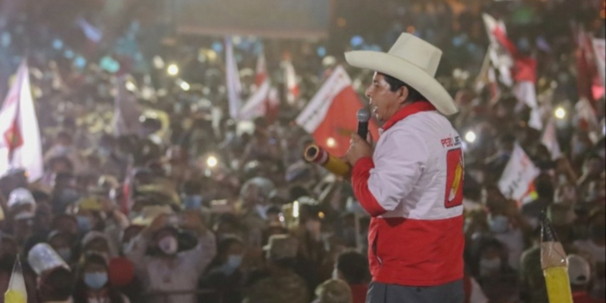 Aventaja Pedro Castillo a Keiko Fujimori en reñida elección en Perú