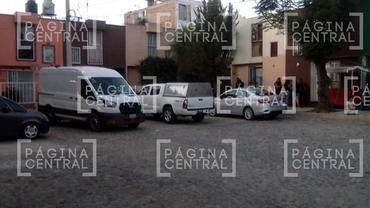 Llega hombre a casa y encuentra a un hombre muerto en la habitación