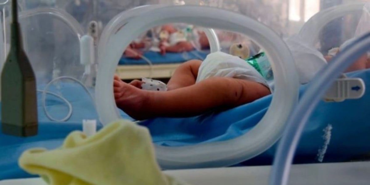 Madre esperaba dar a luz a ocho bebés pero ¡nacieron 10!