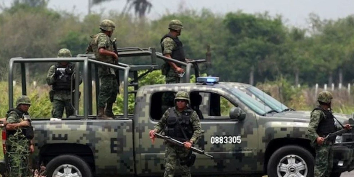 Comando asalta tráileres cargados con municiones en San Luis de la Paz