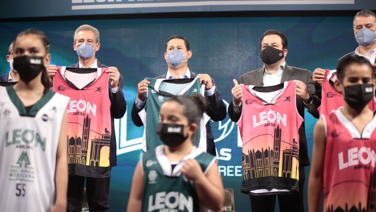 Abejas de León presentó nuevos jerseys fabricados con botellas recicladas