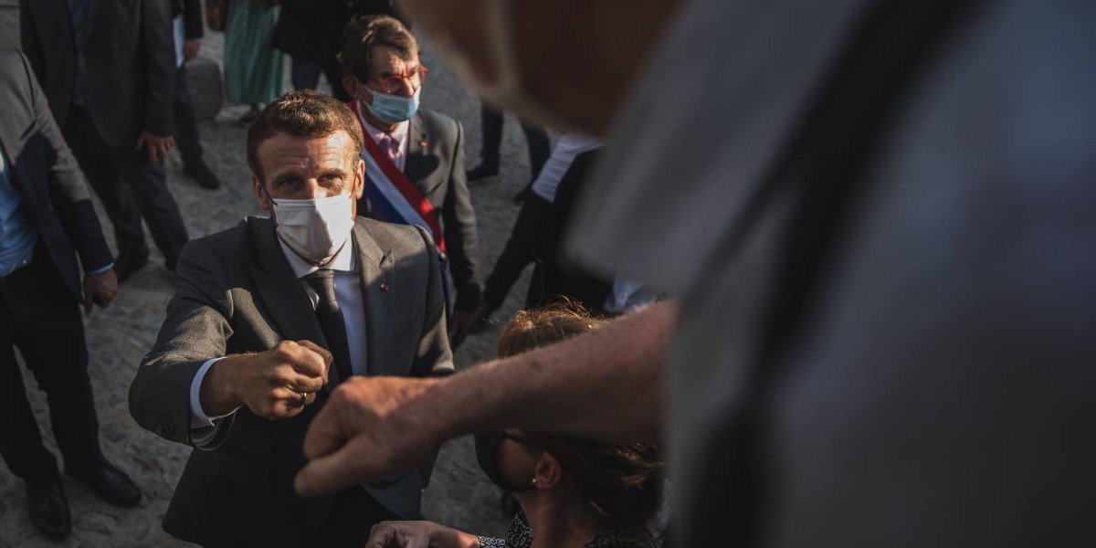 Dan 18 meses de prisión a hombre que abofeteó al presidente de Francia