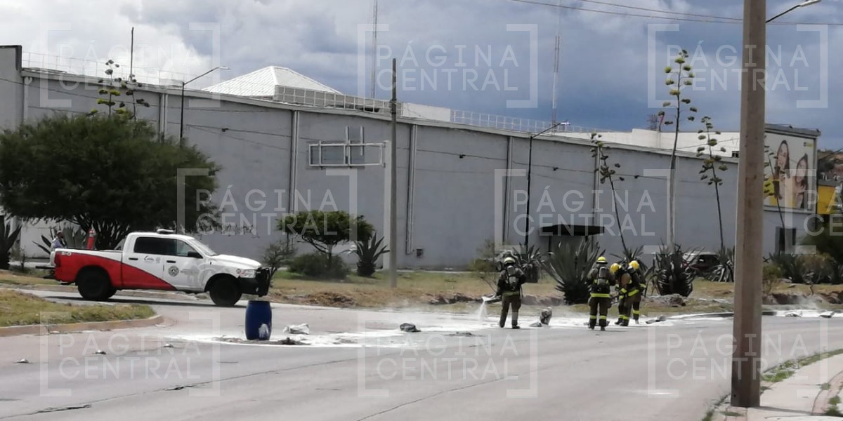 Alerta por derrame de químicos en bulevar de León