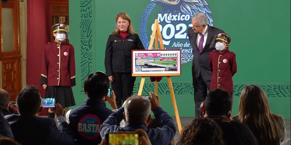 Anuncia AMLO rifa de un palco en el Azteca y residencias de narcos