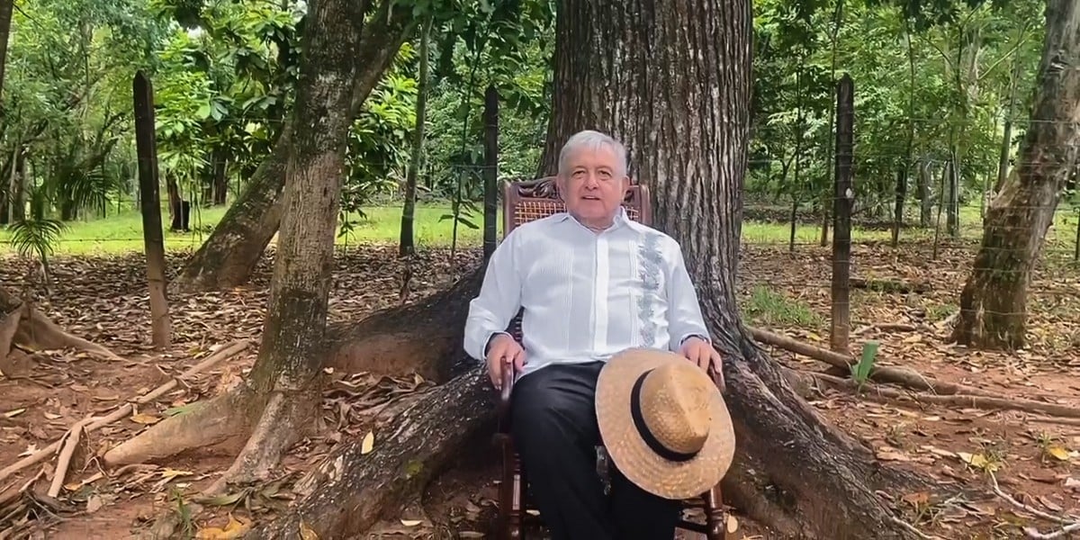 Advierte AMLO que en 2024 se retirará por completo de la política