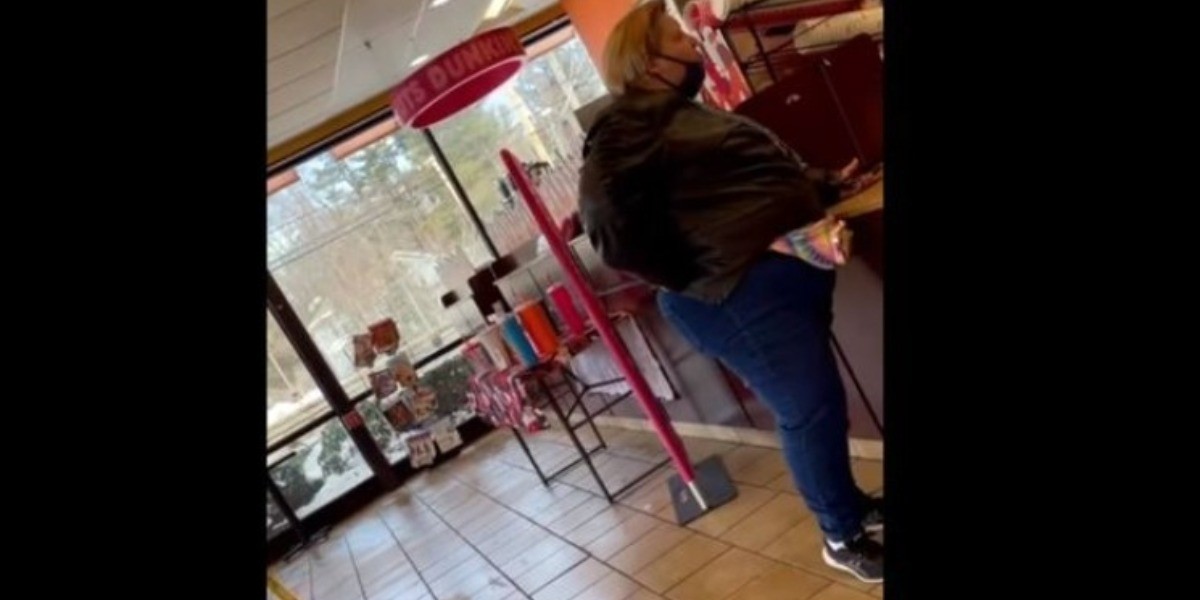 Mujer reclama docena ¿de 50 donas?