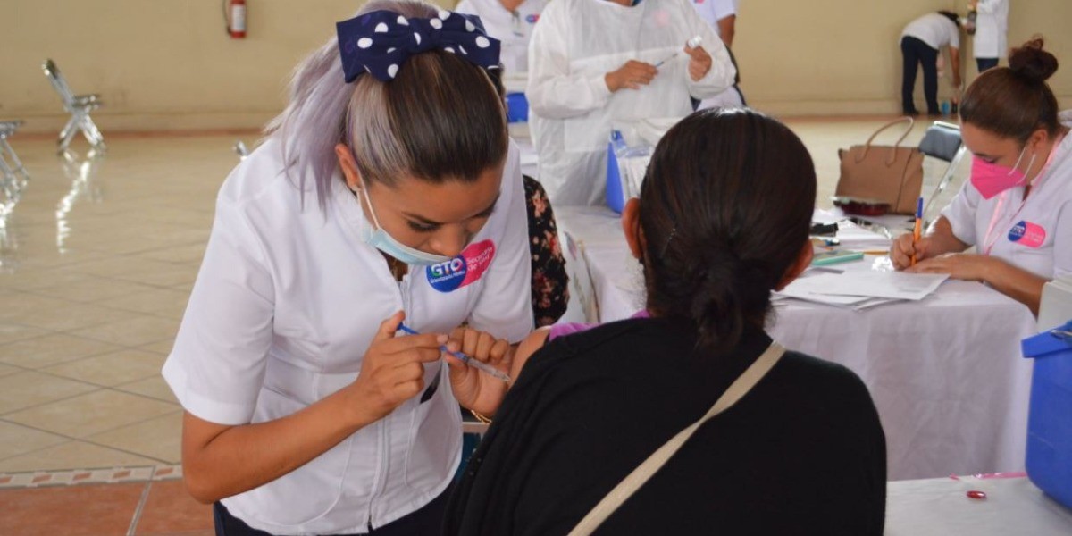 Llegan a Guanajuato más de 130 mil dosis de vacuna contra COVID-19