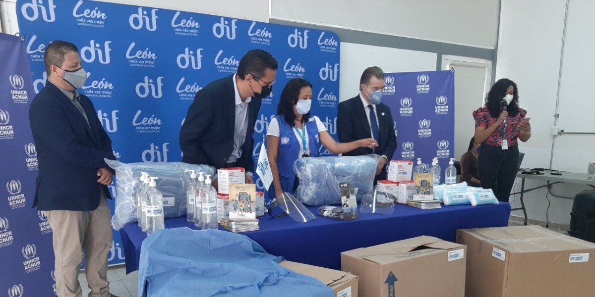 Dona ACNUR Guanajuato material médico y de sanidad a SSG