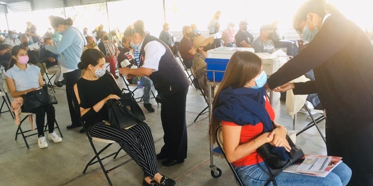 Avanza vacunación de personas de 50 a 59 años