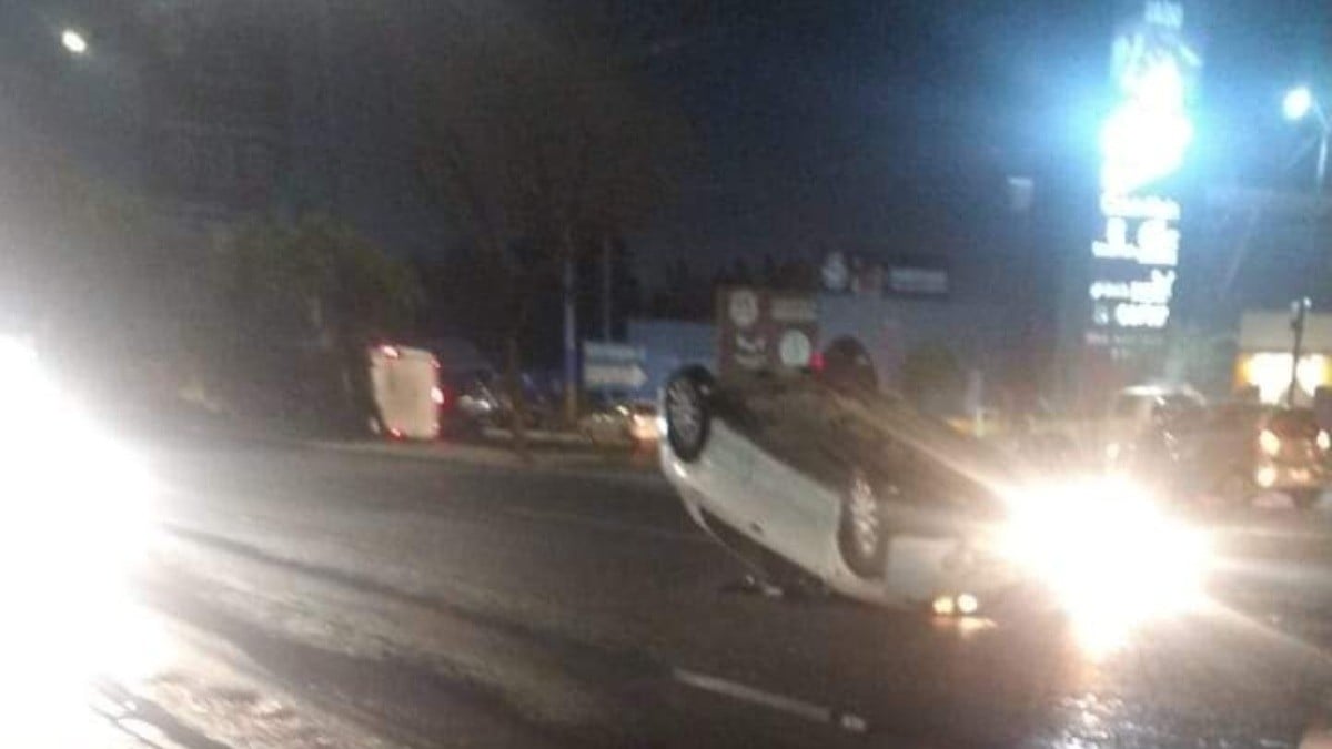Volcaduras y choque estrangulan bulevar Aeropuerto