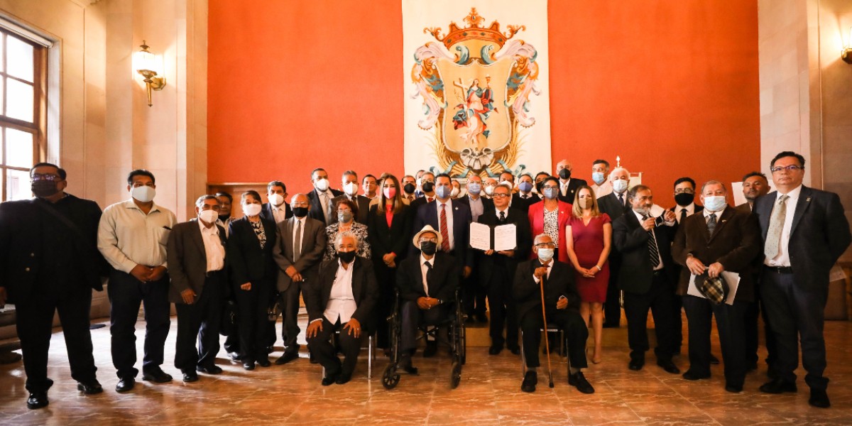 Instaura Diego Sinhue el Día Estatal del Cronista