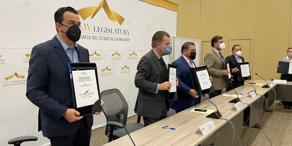 Se alían el Congreso y la Secretaría del Migrante para trabajar por los viajeros